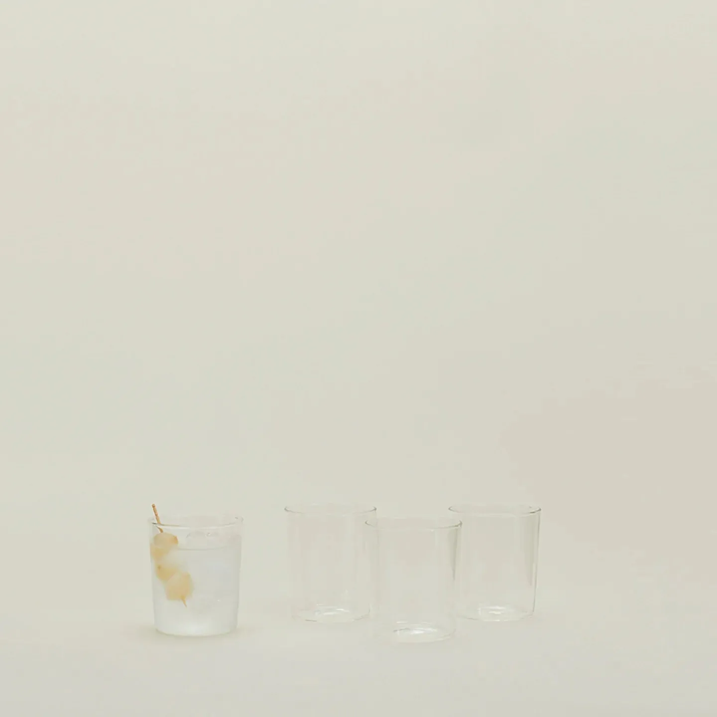 Medium Essential Glassware Set of 4 (Clear)